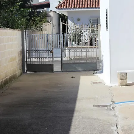 Casa Daniela 2 Bilocali In Centro A A 80 Metri Dalla Torre Lapillo